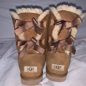 Women’s Tan Ugg Boot with Bow
